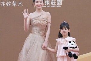 张婧仪章若楠生图对比：95后小花的真实颜值魅力
