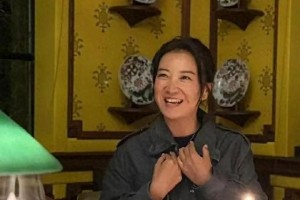 贾玲43岁生日照曝光，瘦身成功笑容灿烂