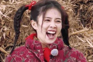 白鹿憨笑表情包出圈，奔跑吧常驻嘉宾受喜爱
