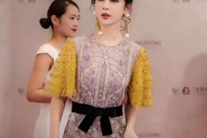 杨紫红毯惊艳+代言抖音，揭秘她的成功秘诀