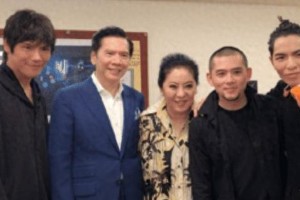 向佐萧敬腾神似兄弟，与向华强同框如父子